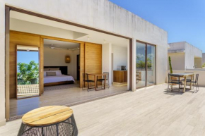 403 Stunning penthouse for couples